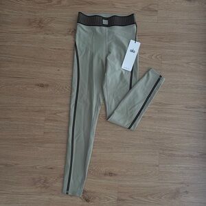 Alo Yoga airlift 7/8 line up leggings